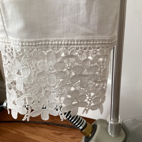 M24 Joseph Ribkoff White Jeans, Pantacourt Droit Straight Crop, 10 Floral cutout - Picture 5 of 10